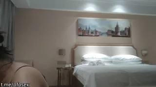 良家大胸人妻自带蕾丝情趣服 换妻探花欲望爆棚