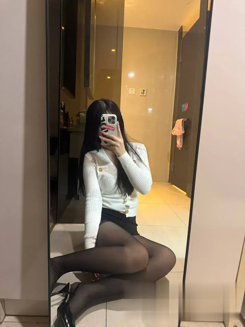 露脐热裤小蛮腰火辣身 露脐热裤小蛮腰火辣身