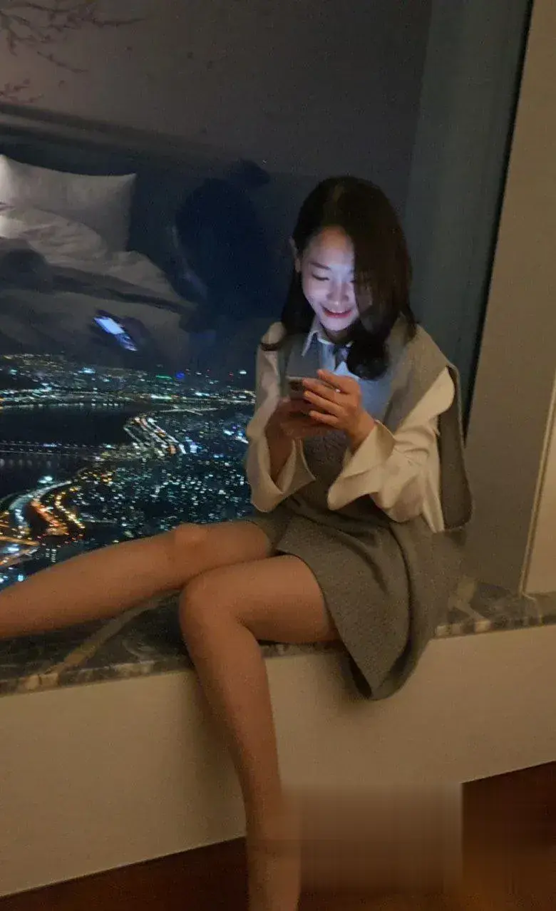 夜景窗边美腿诱惑