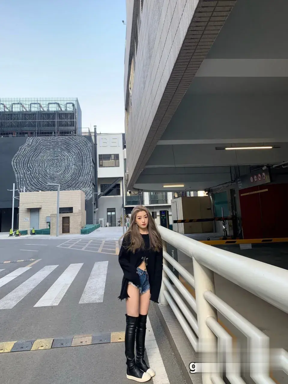 街头长靴黑丝辣妹