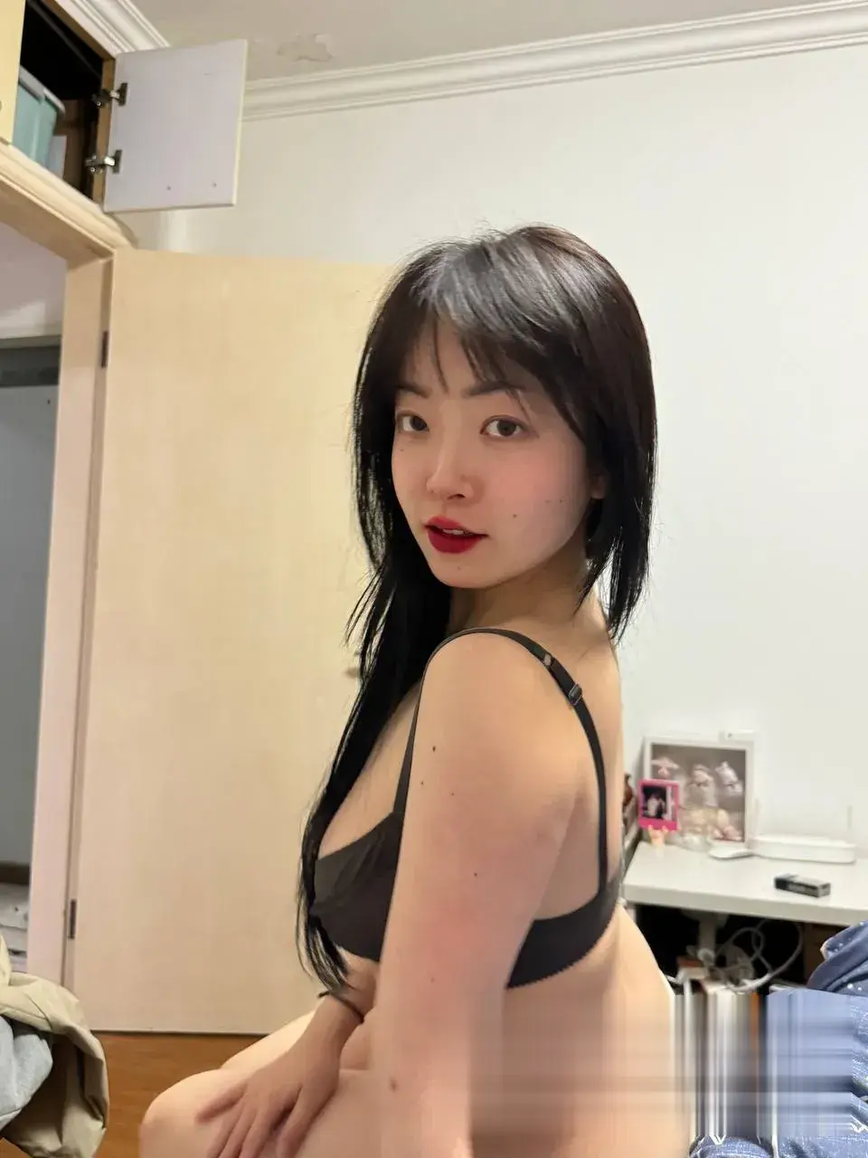 黑内衣回眸勾魂欲火