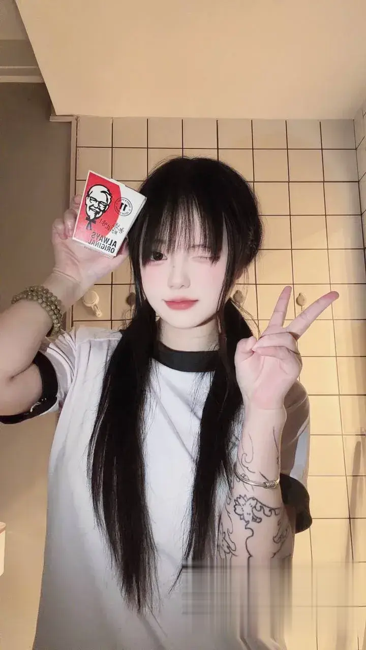 肯德基Wink俏皮纹身女孩