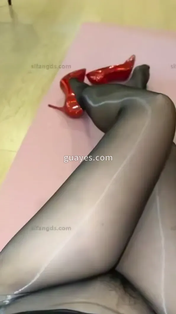 黑丝包过这私密部位