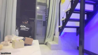 阳台短发妹自摸：婴儿肥屁股真实拍打
