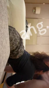 母狗首次3P体验：喷水高潮的真实感受