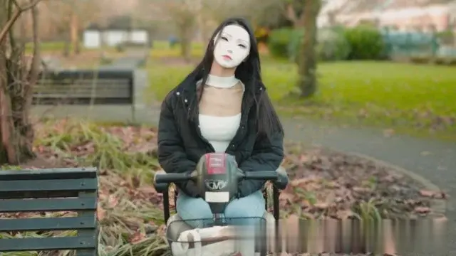 残疾美女在公园初遇：她竟然还是处女！