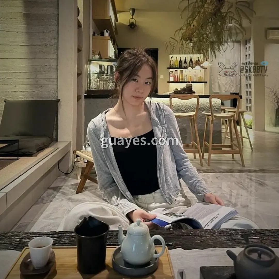 无锡学姐刘雪：温柔书香背后是性感私密照？