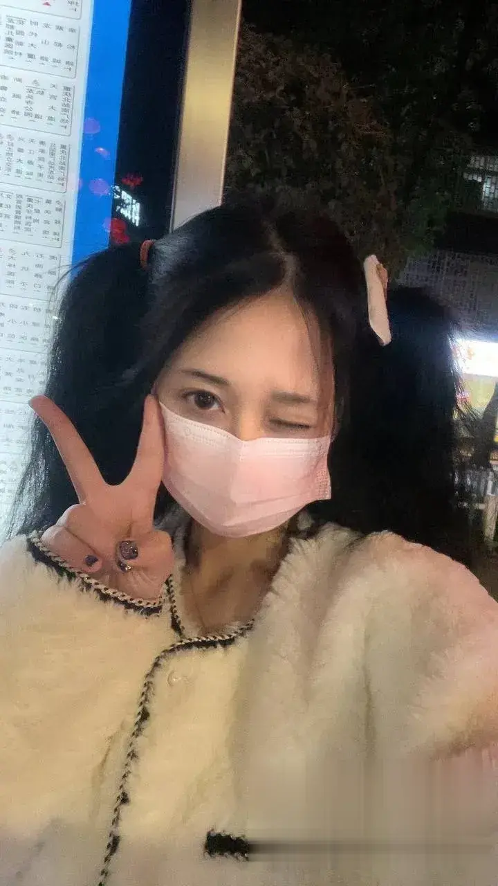 口罩眨眼夜色勾人至极 口罩眨眼夜色勾人至极