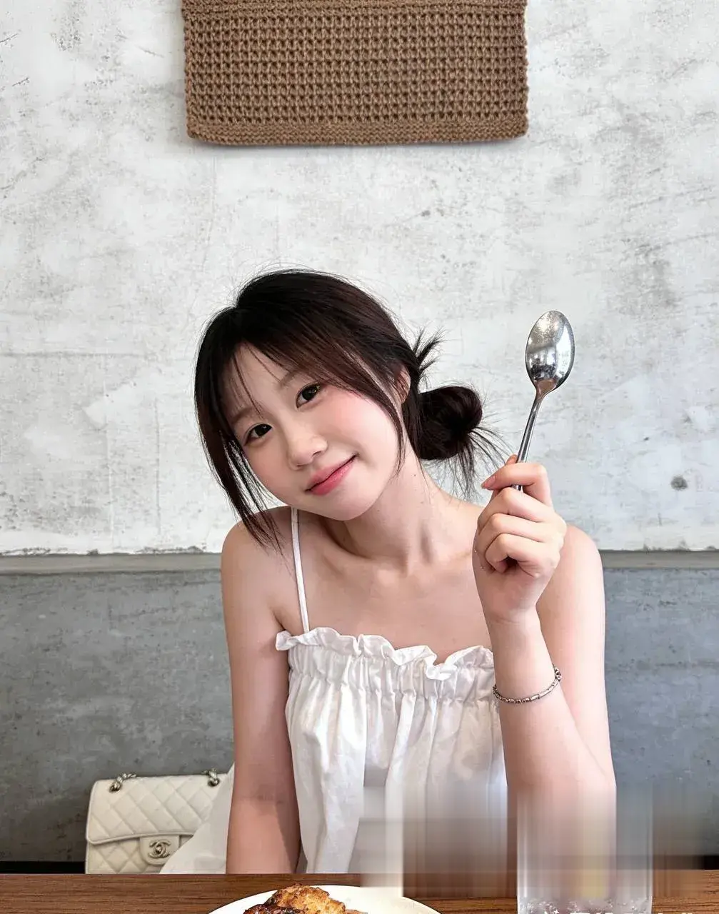 南山婧婧直接开房！情侣互撕衣角色扮演失控