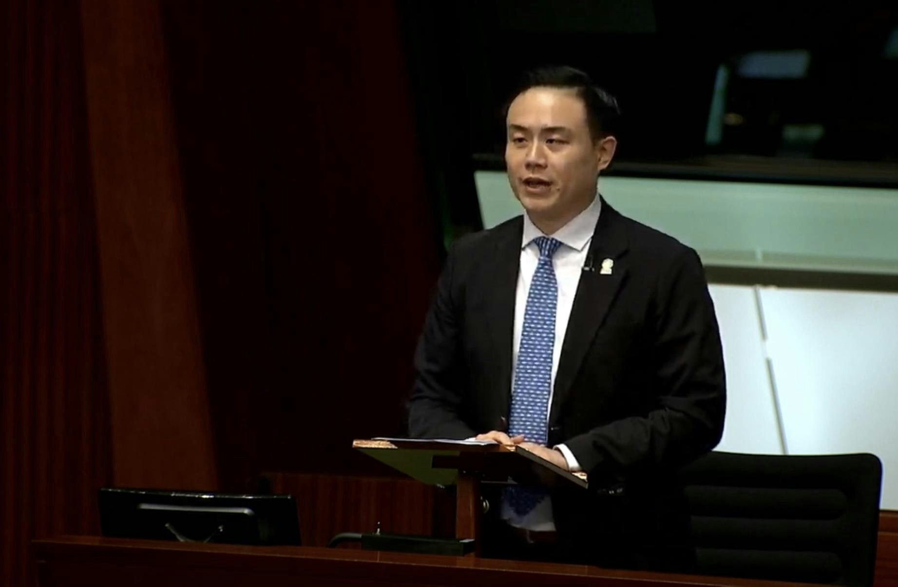 实政圆桌新界西北议员庄豪锋展示新款领带