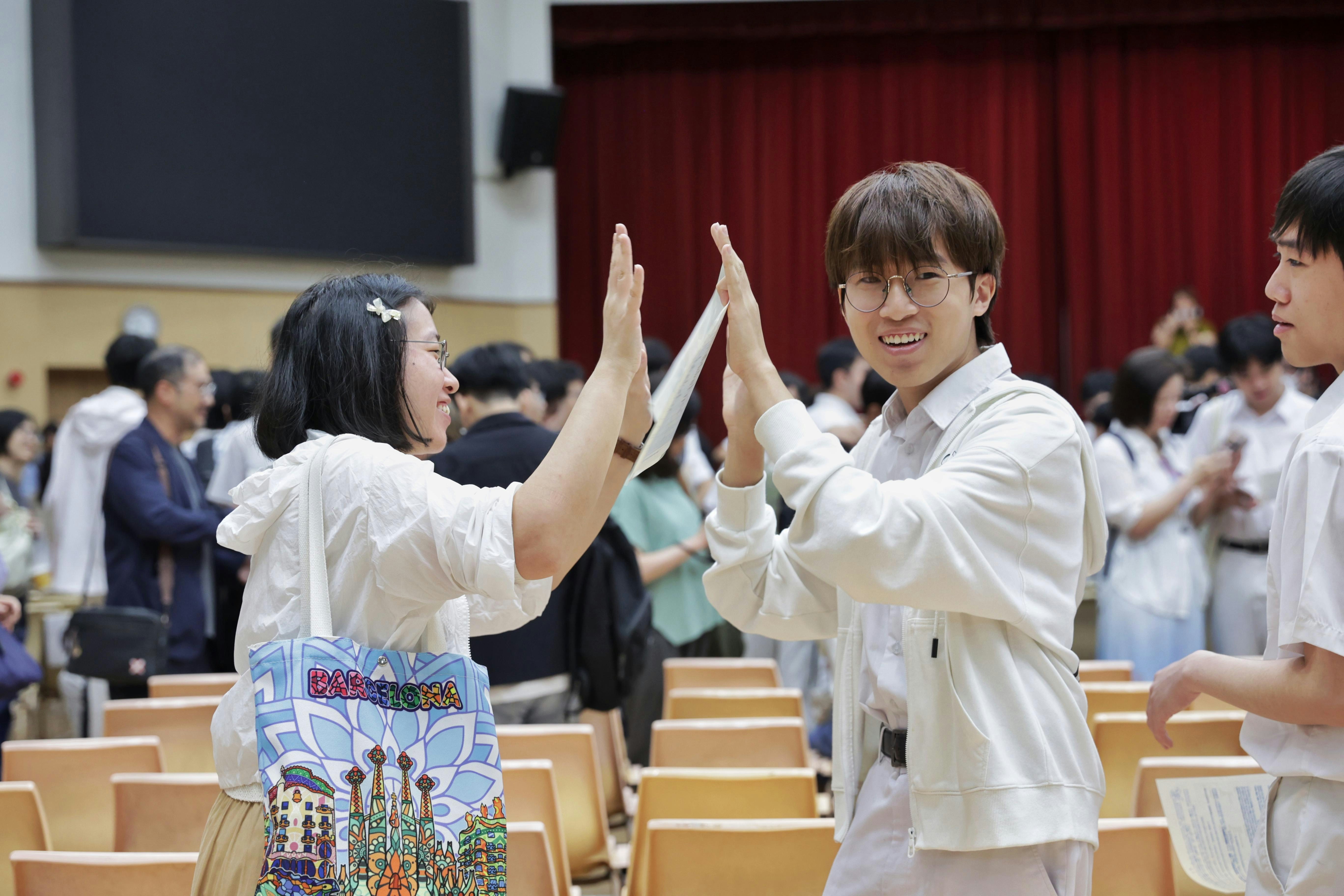 2026年中学文凭试DSE放榜现场