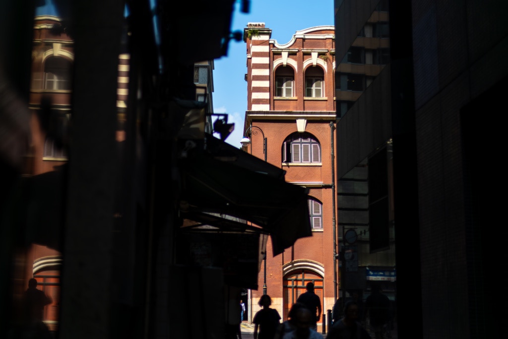 西港城外景与清场公告