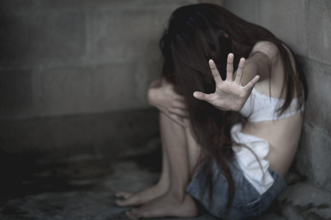 少女被迫每日工作12小时