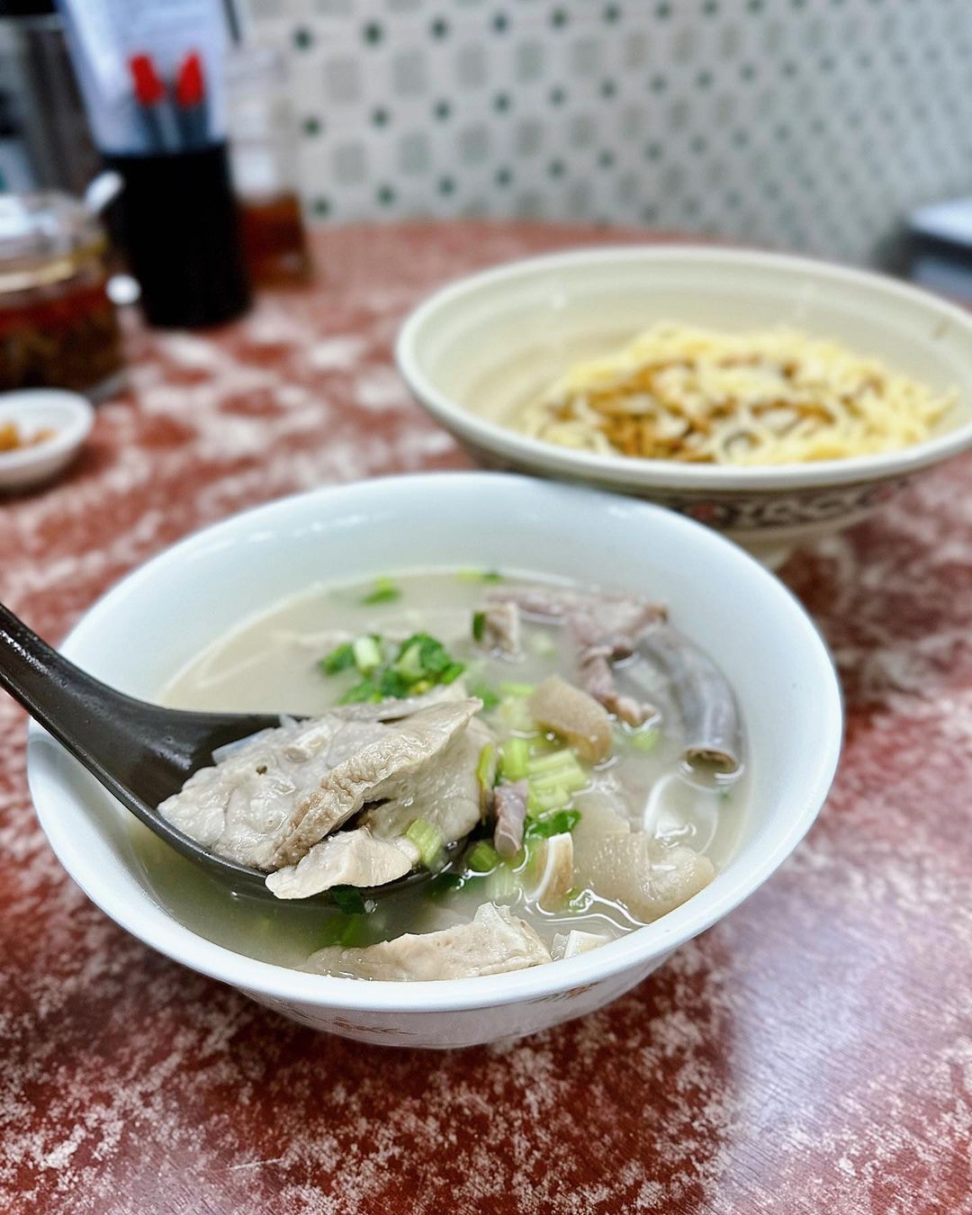 甜入心手工糕点店琳琅满目的甜品选择