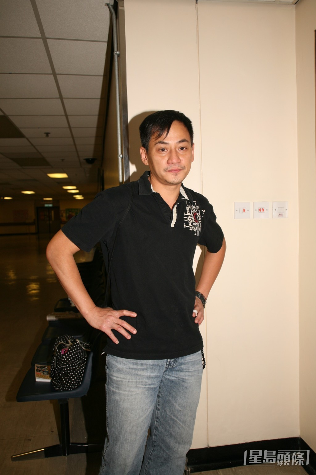 李家声近期拍戏现场