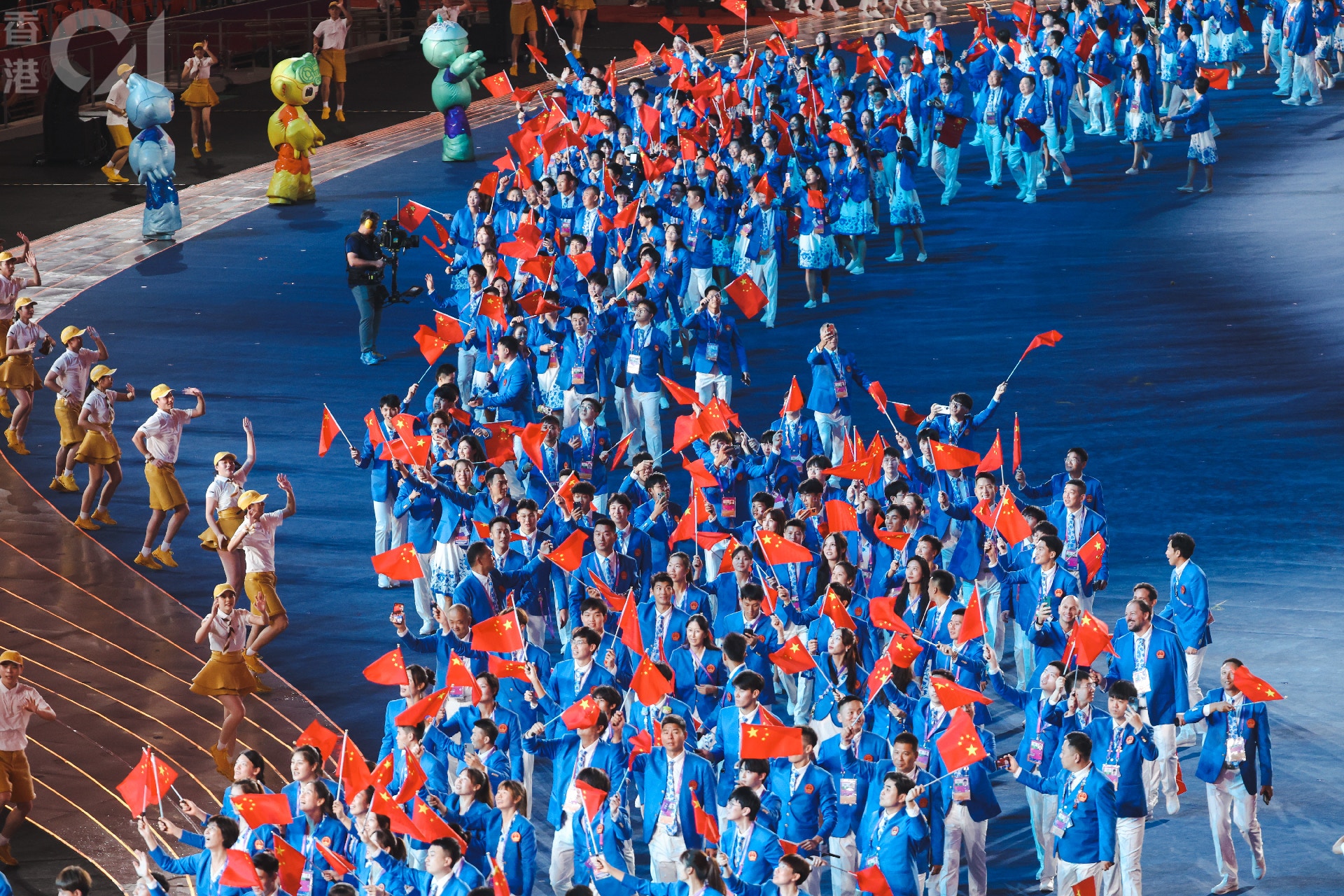 中国代表团入场