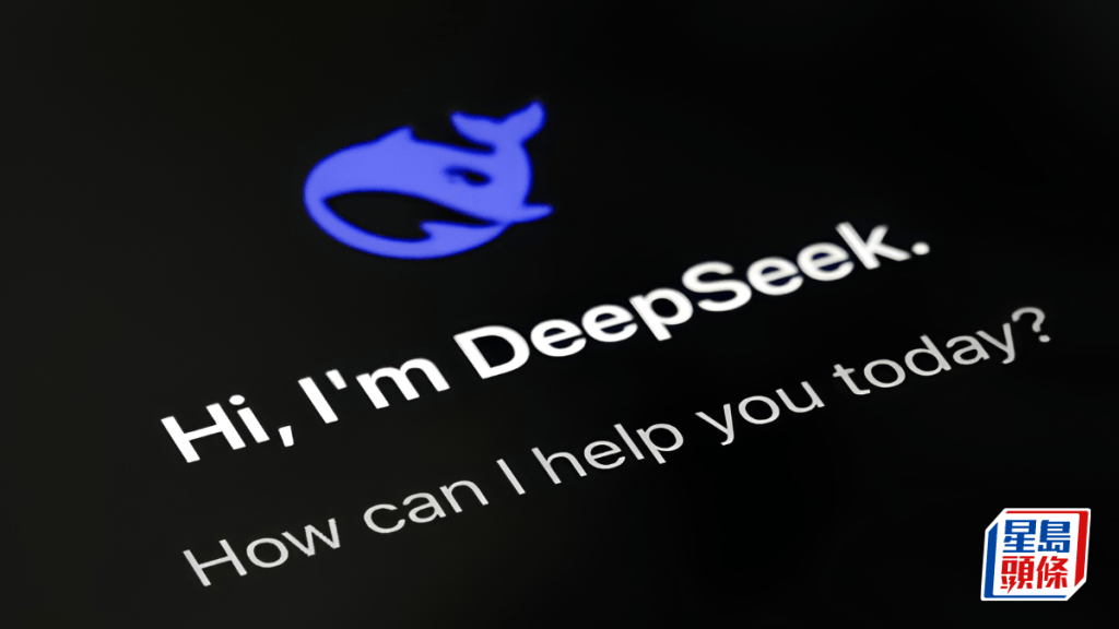 DeepSeek创始人梁文锋在技术发布会上介绍AI模型