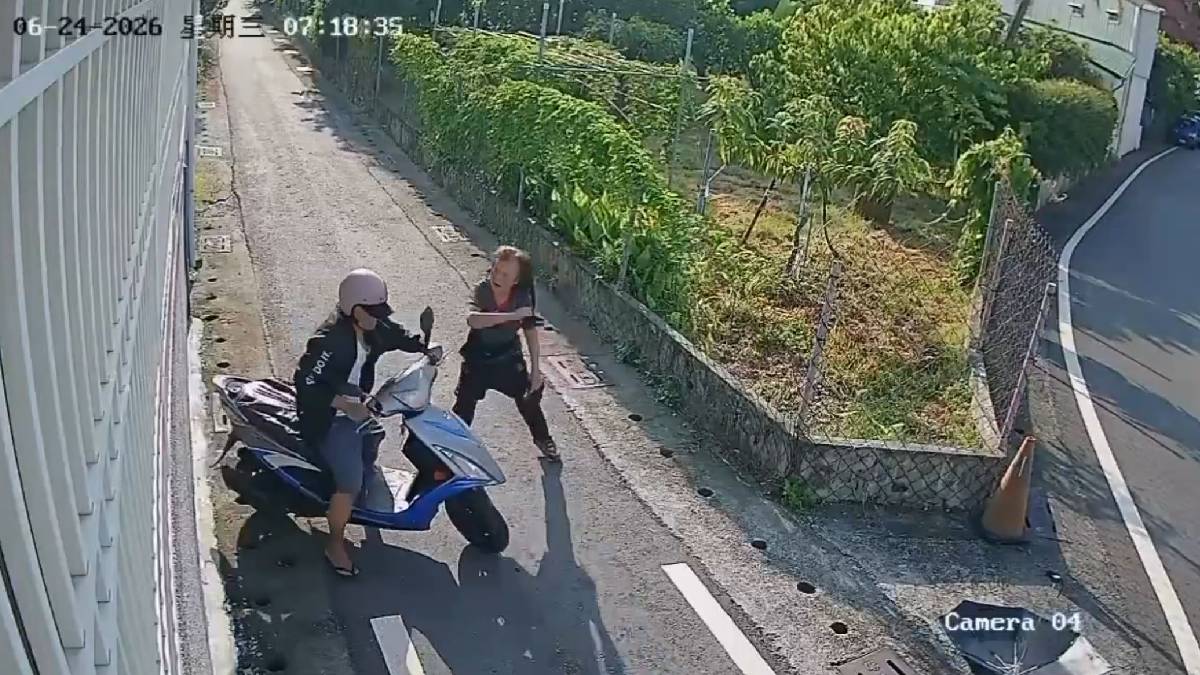 台湾屏东|78岁退休女教师勇抗抢匪 手袋作武器击退电单车劫犯
