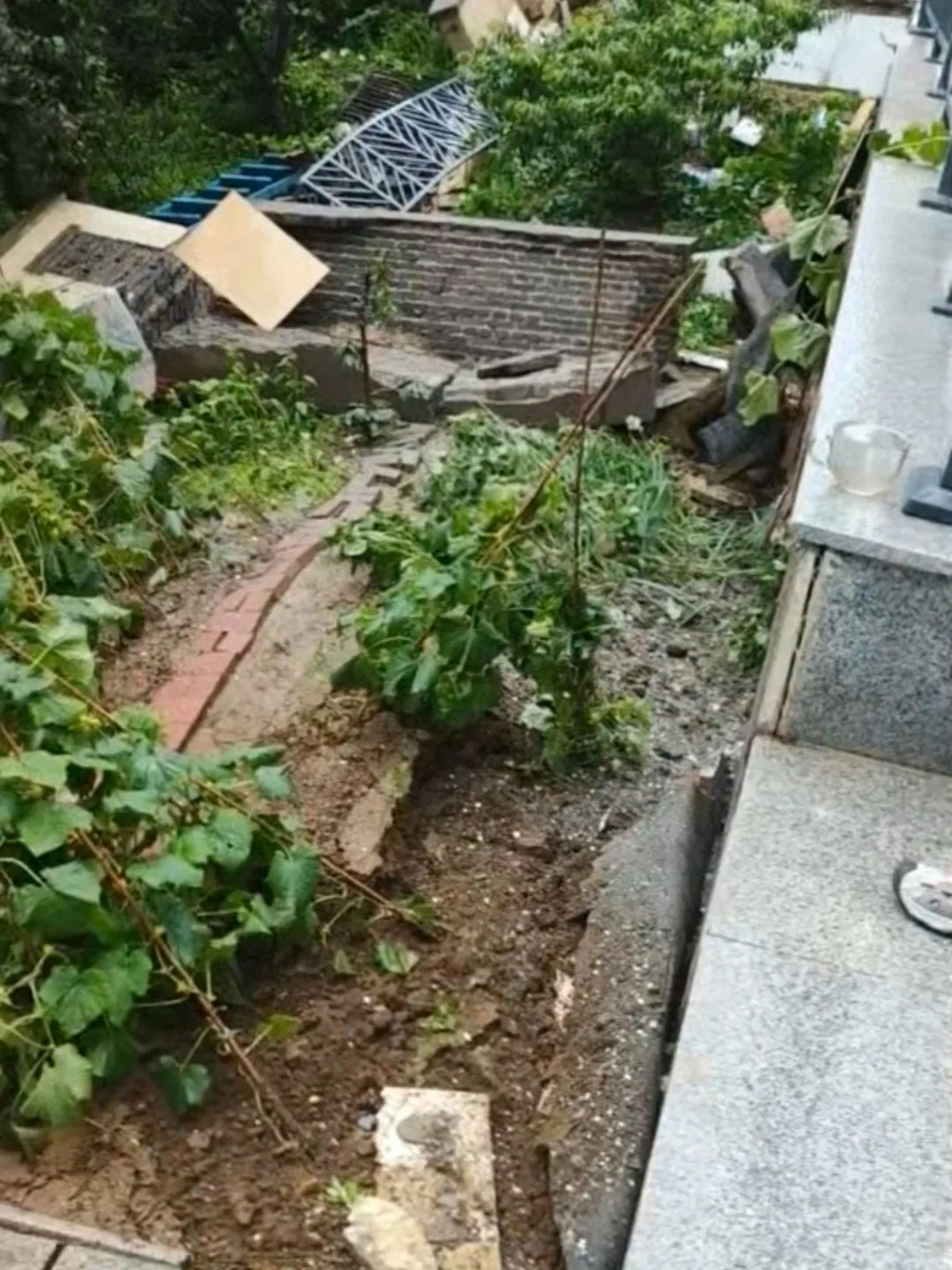 沈阳居民楼外墙受损情况