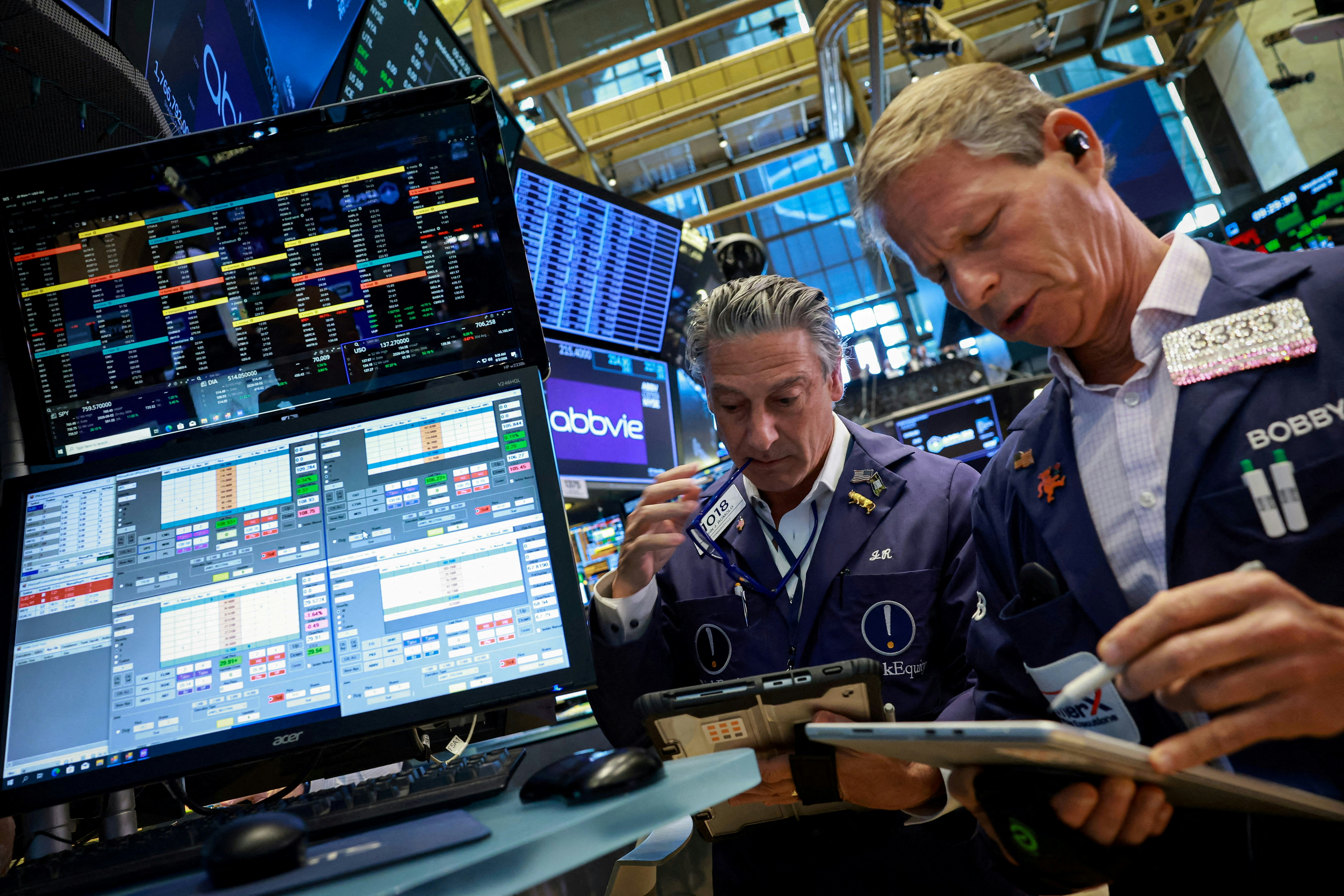 2026年6月8日,交易员在美国纽约证券交易所(NYSE)交易大厅工作