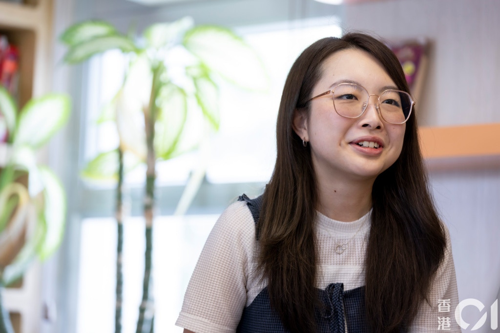 班主任王端妍老师与邓钰婷的互动