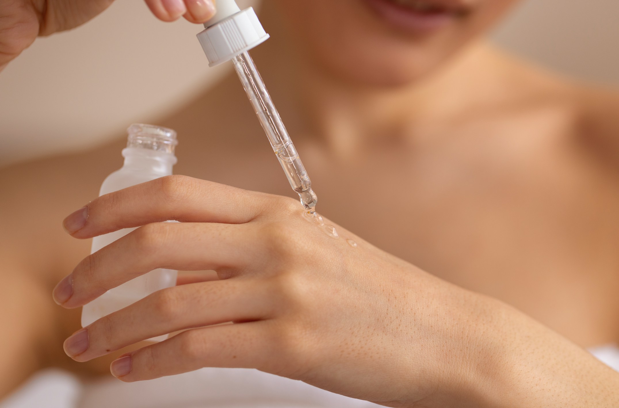 不建议同时使用的美白成分（FREEPIK）
