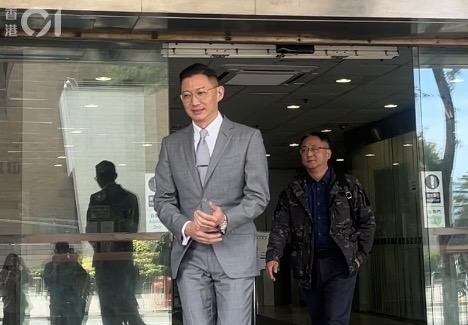 被告周毅刚在法庭上否认三项非礼指控
