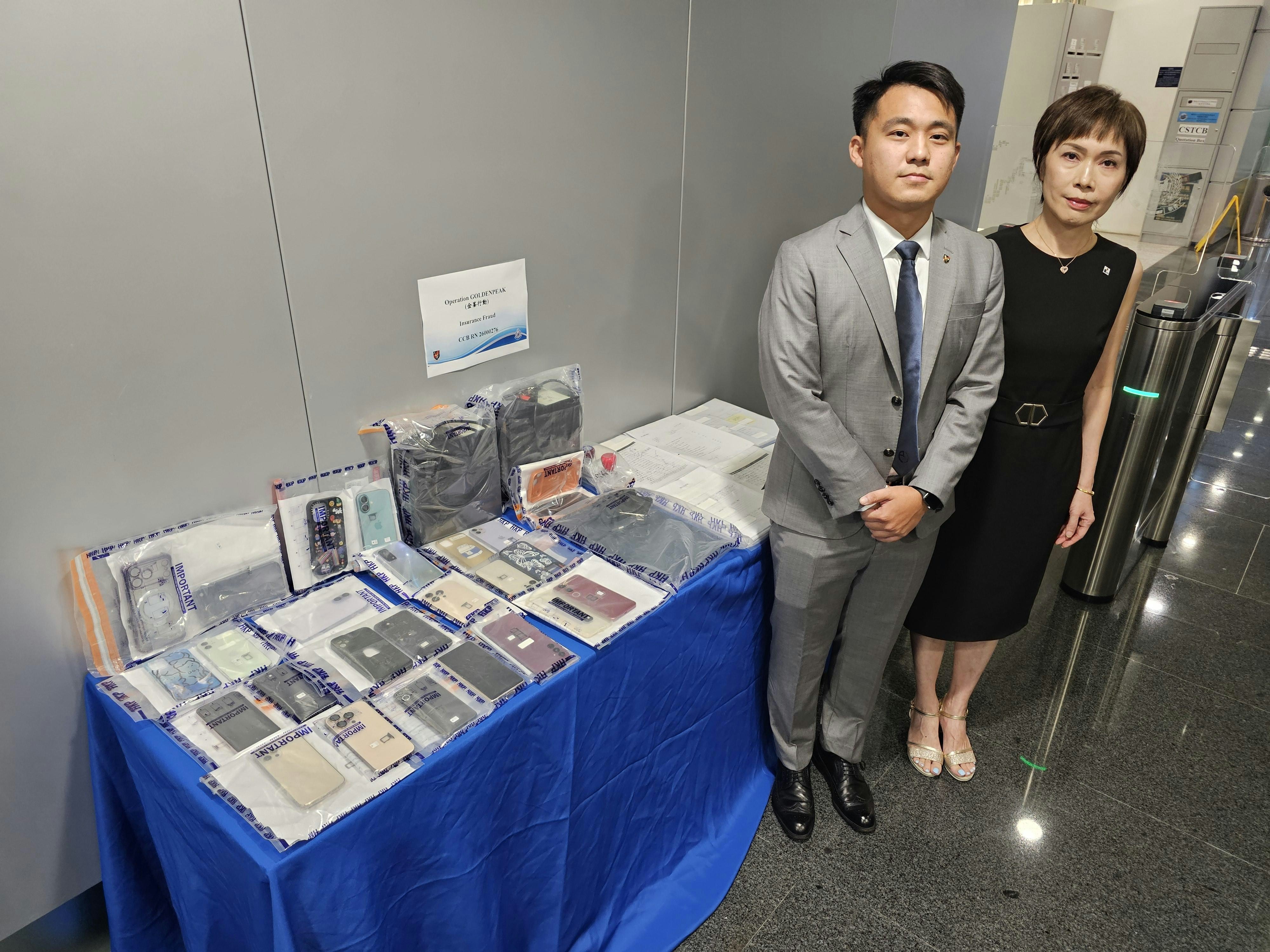 商业罪案调查科官员与保险业代表说明案情细节