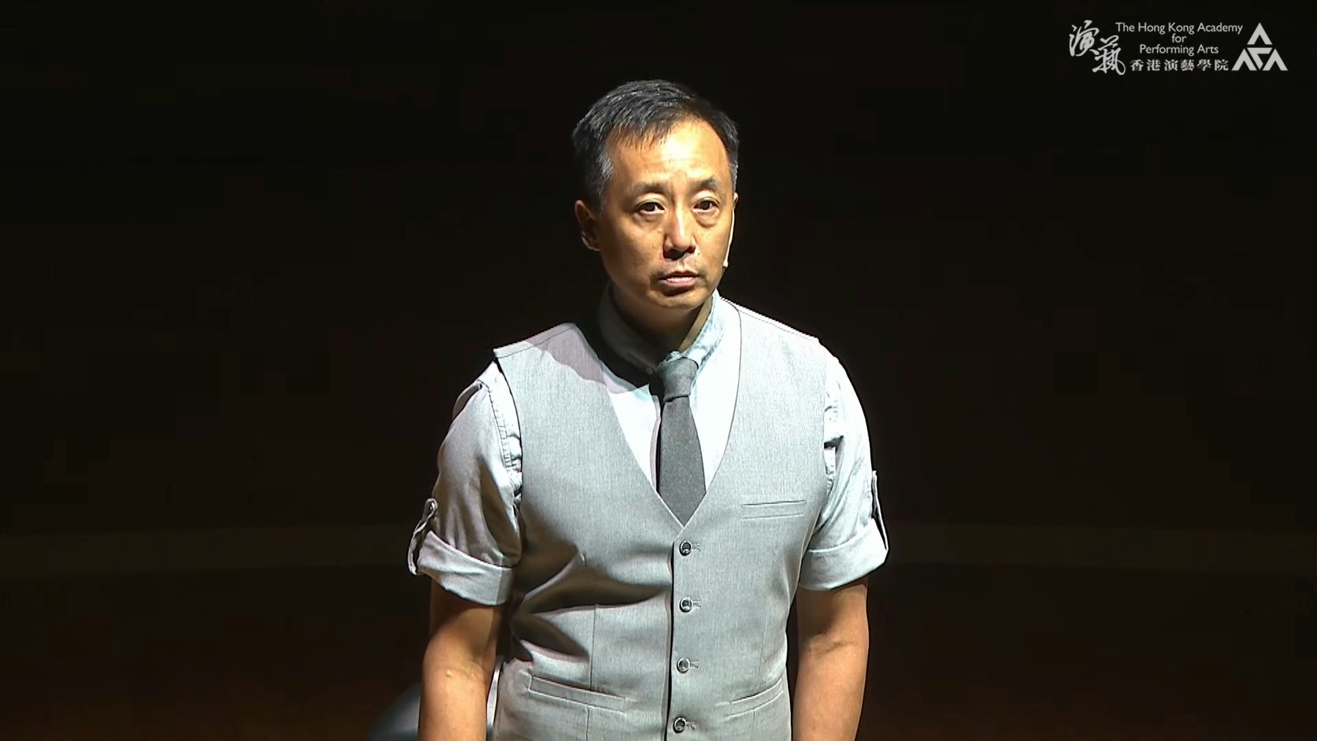 莫家尧激罕现身钟景辉追思会 忆《小城风光》点滴