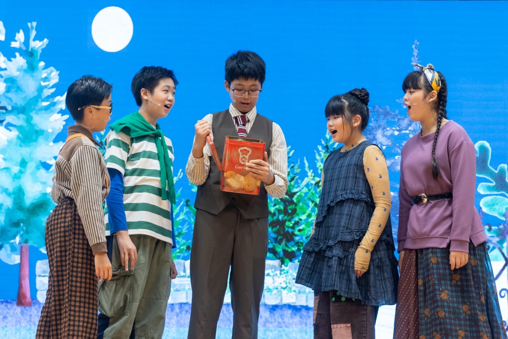学生表演校庆音乐剧场景