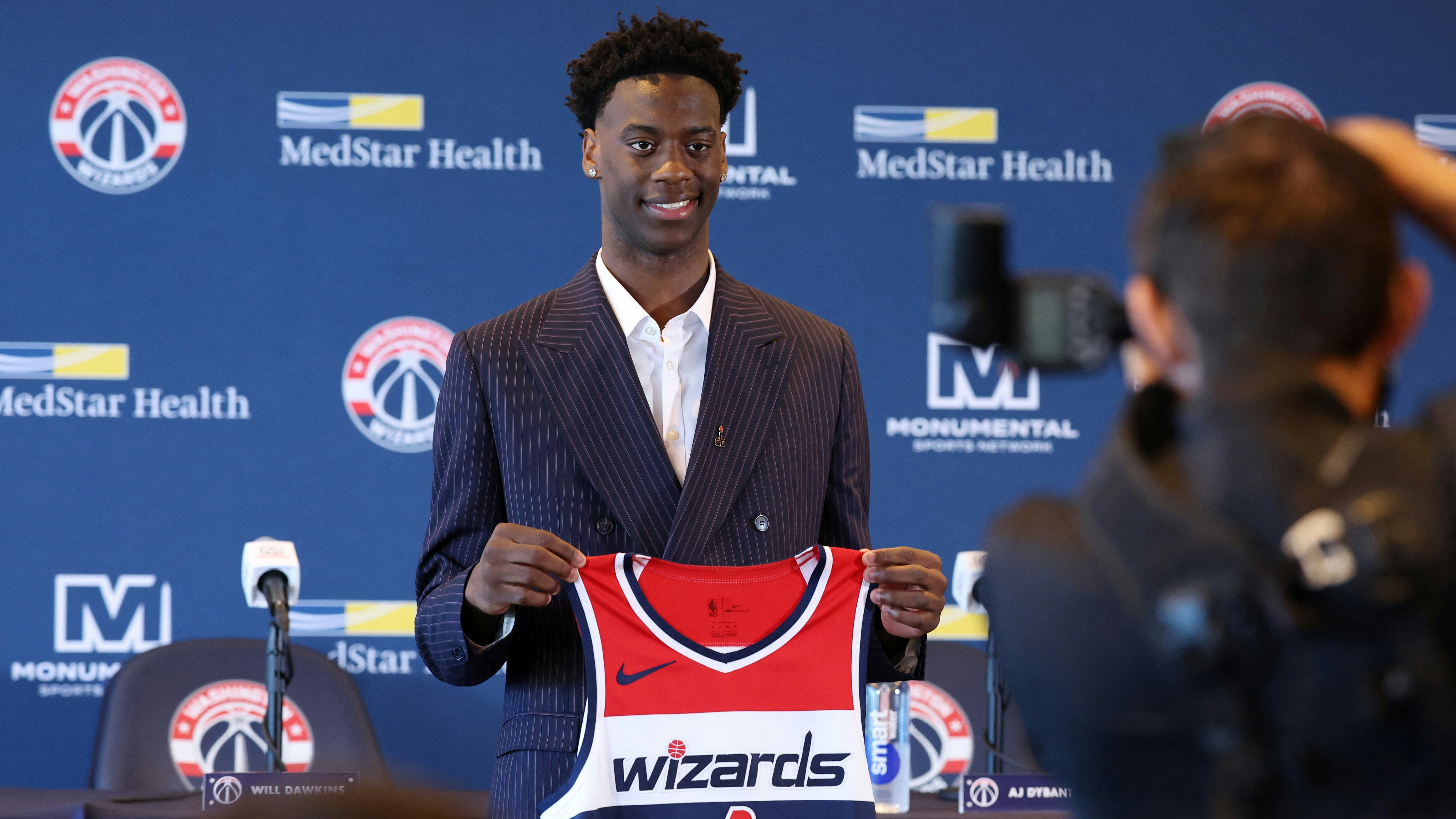 NBA夏季联赛｜状元迪班萨统治攻防两端 场均25+7率巫师豪取两连胜