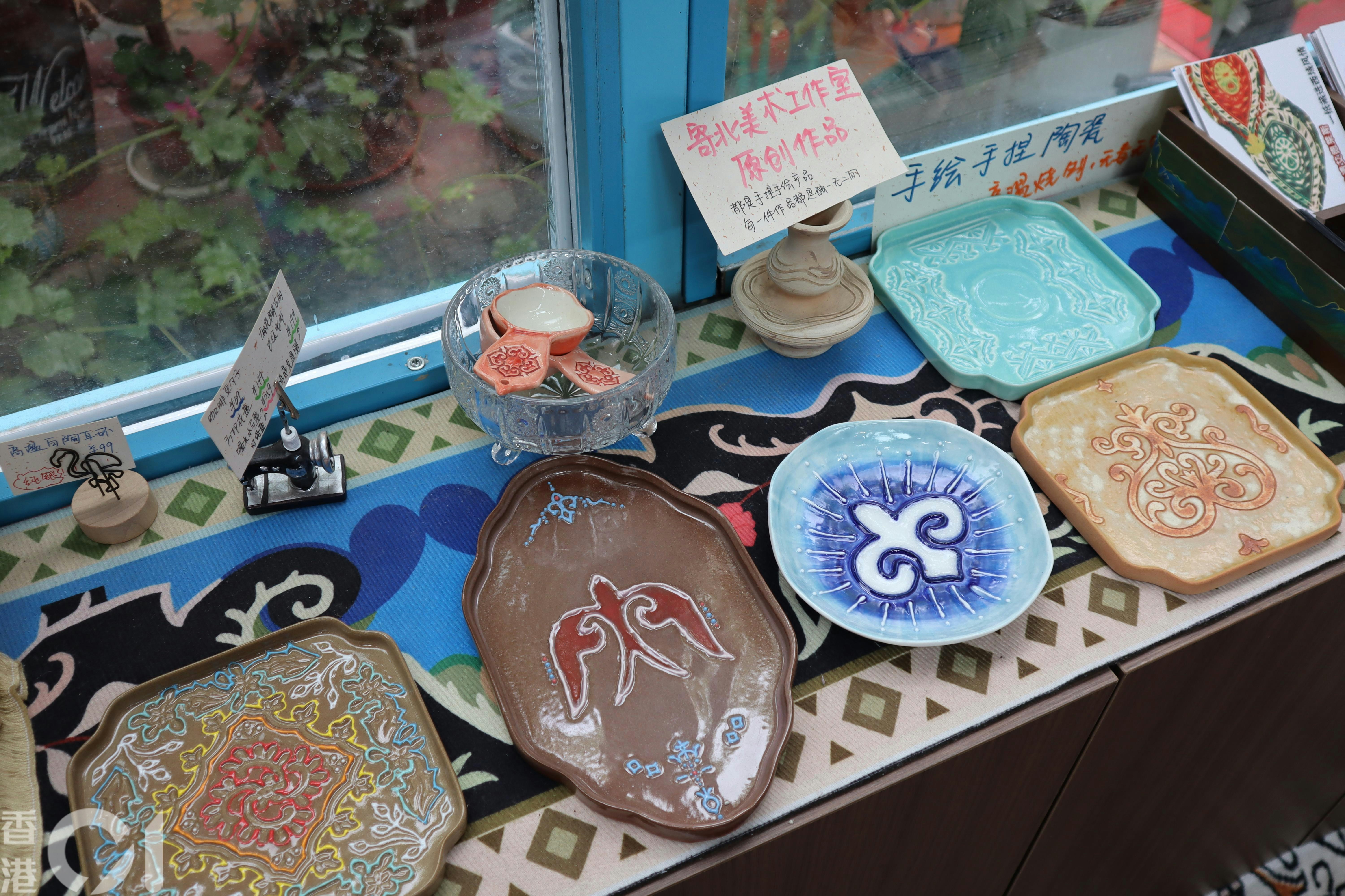 “疆漫人间”店内商品。（盛昀 摄）