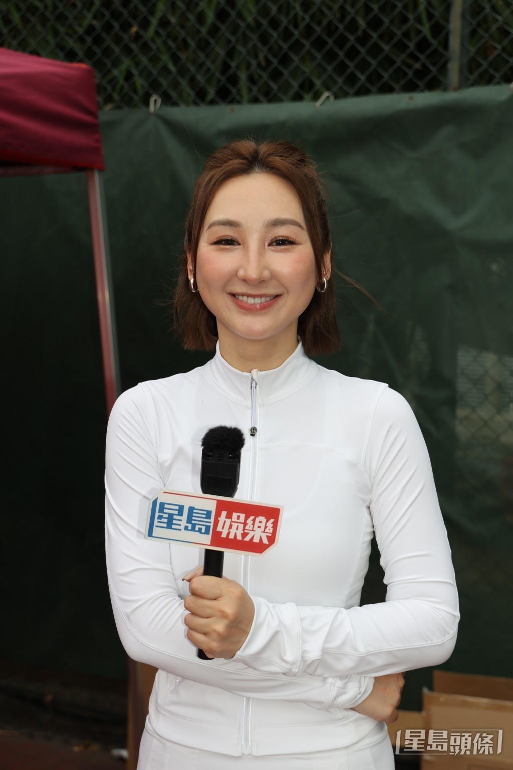 高海宁用筋膜球自虐式按压
