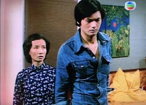 梁爱曾与周润发合作。