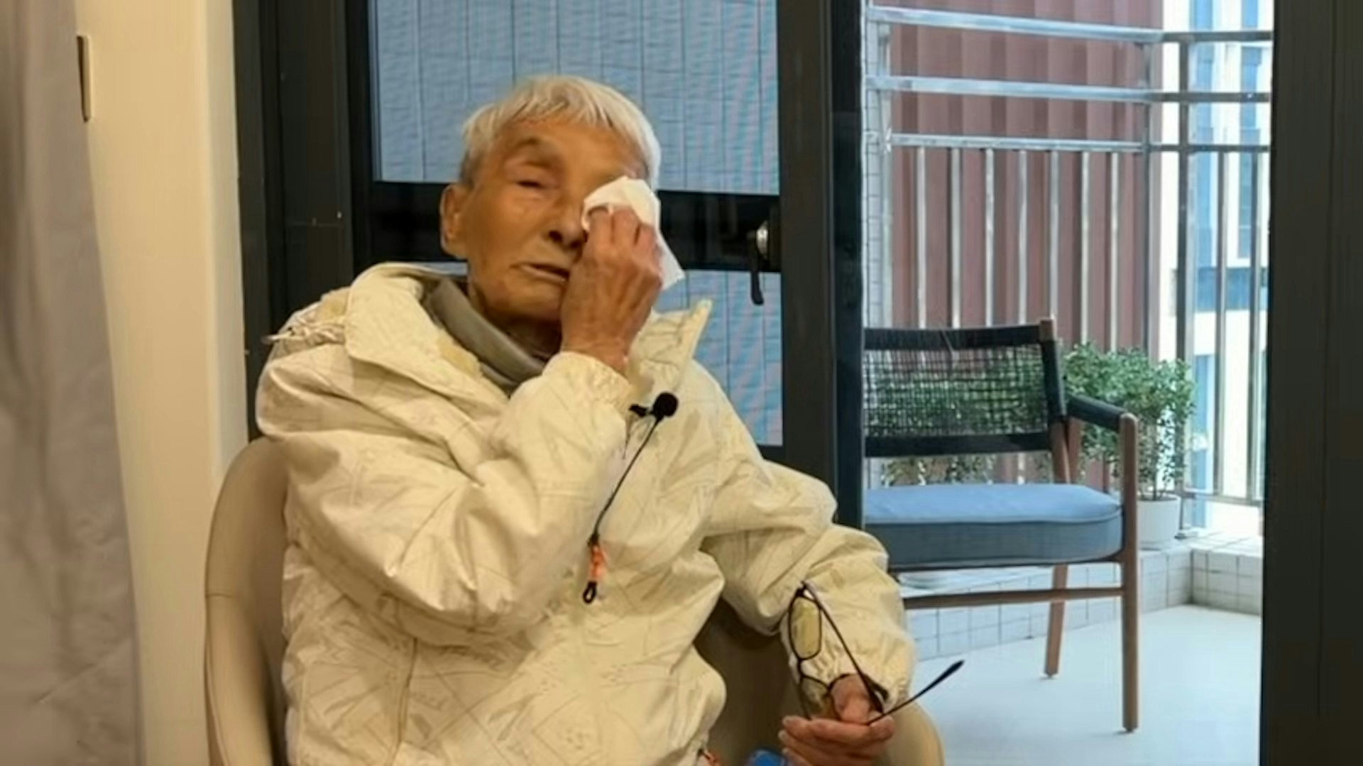 梁爱经典工人造型