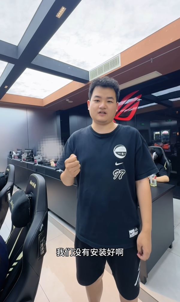 网吧老板接受采访