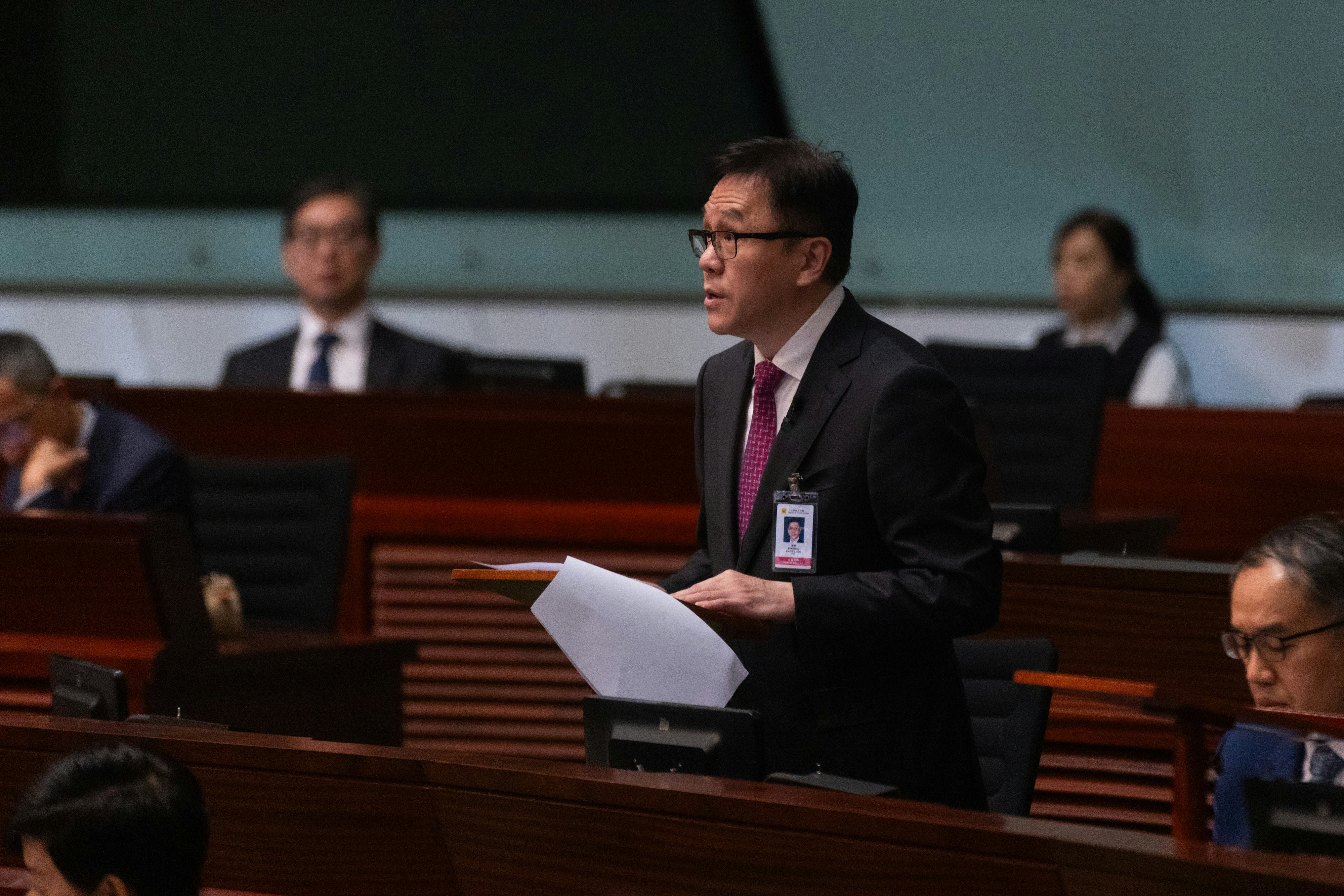 港府暂无意立法禁青少年用社交媒体 孙东:将向平台提供指引减少不良内容