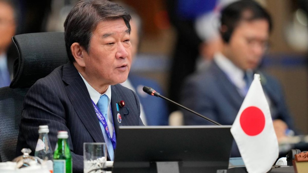南海仲裁10周年｜日本外相指责中国主权主张 中方紧急约见公使提严正交涉