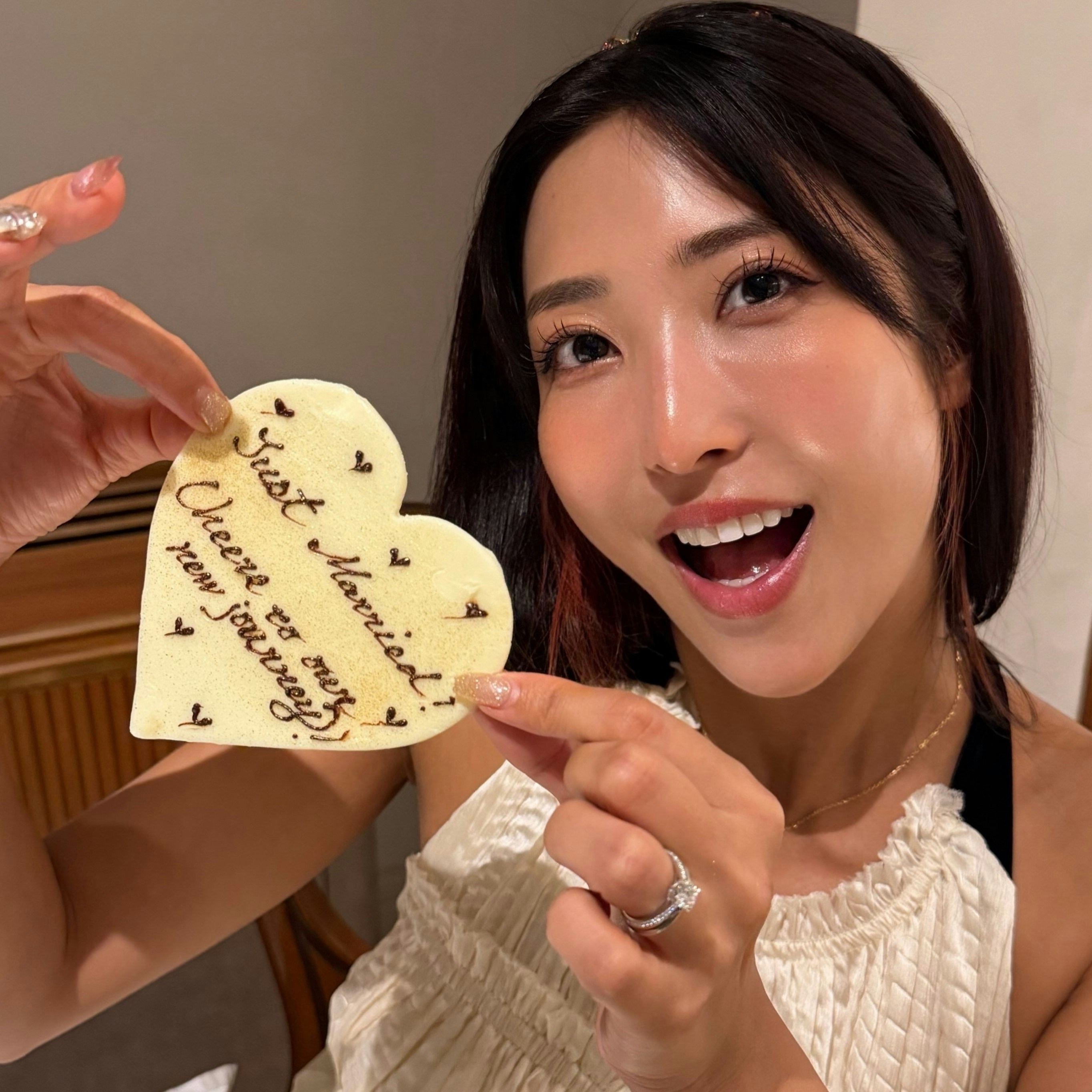 水川堇婚纱照曝光,老公罕见同框入镜