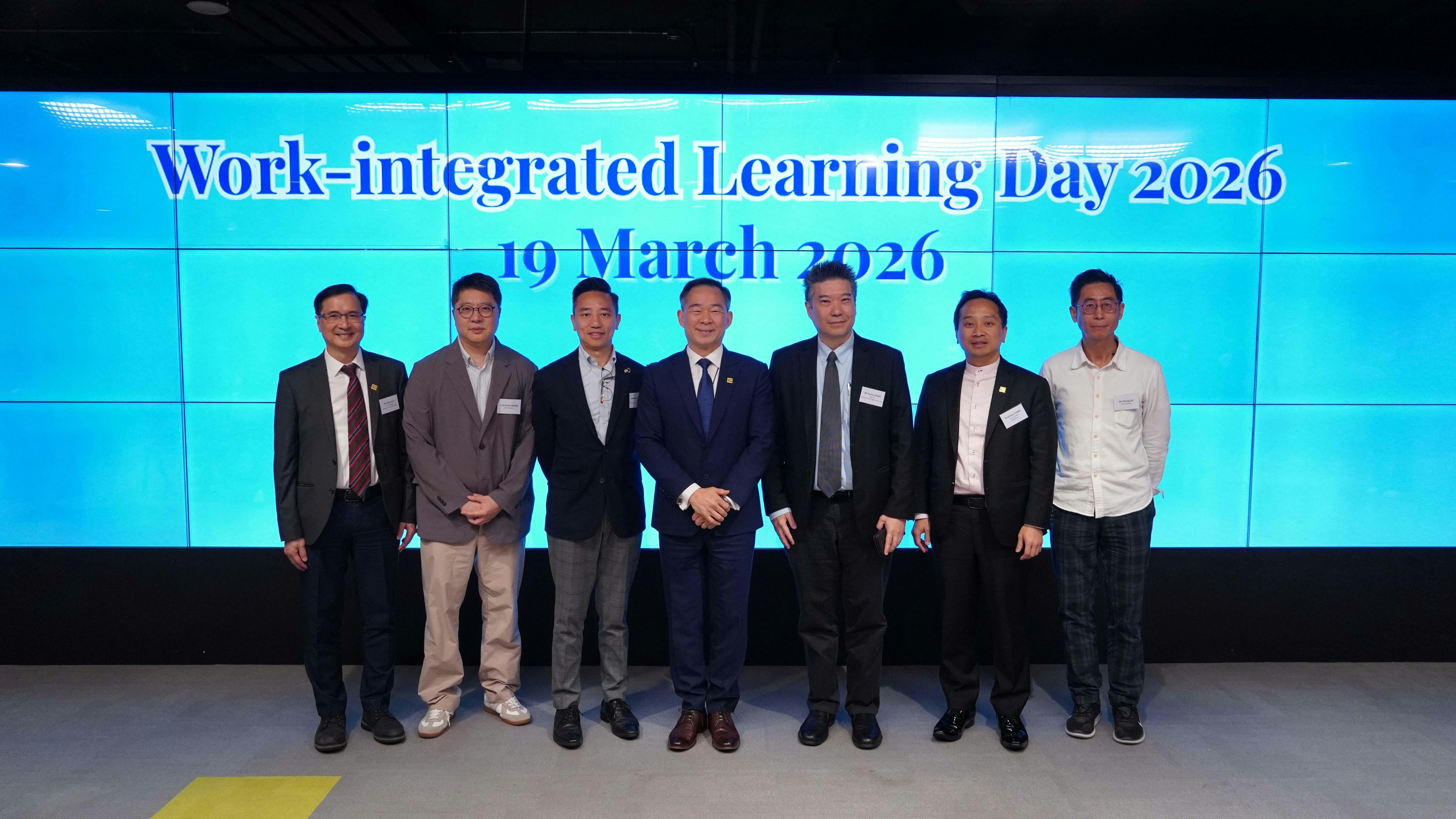 THEi学生正在知名企业进行专业实习