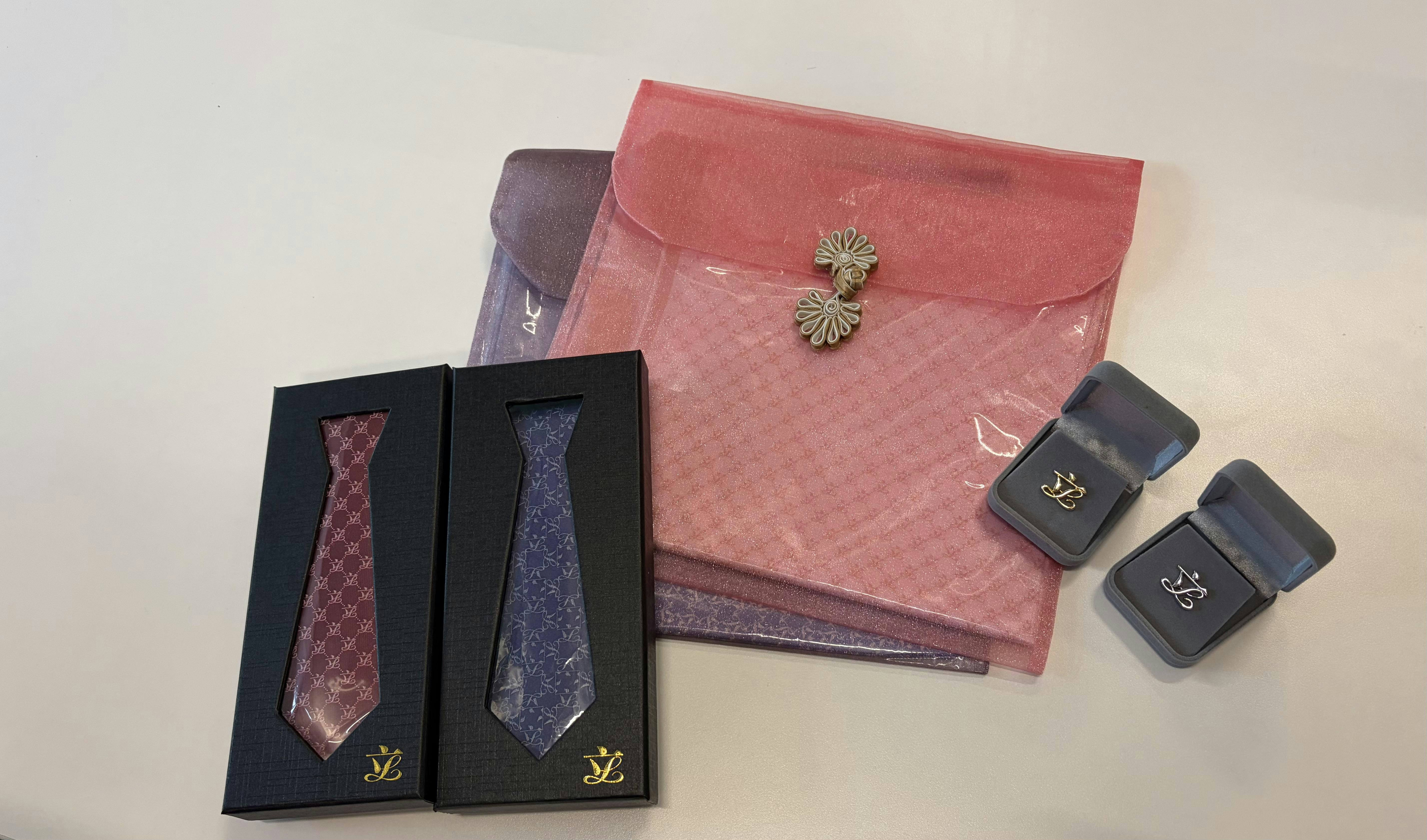 立法会访京“校呔”设计曝光|$130人手制领带引热议