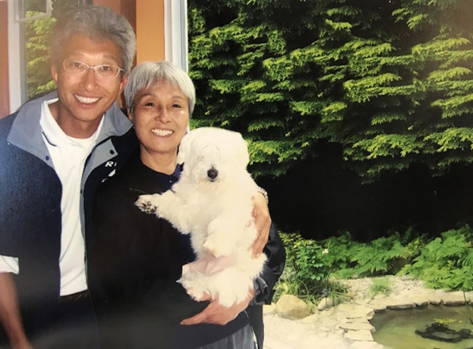 梁爱一生坎坷，历尽丧夫丧子之痛。