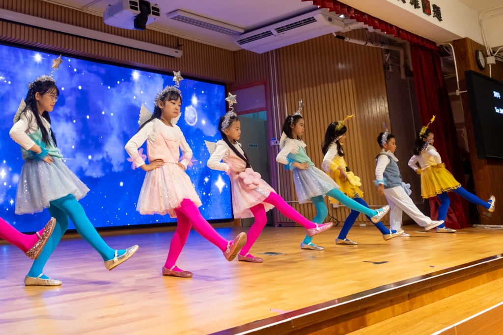 学生正在参与奥福音乐课堂互动