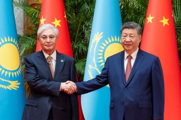 习近平会见哈萨克总统 中哈将深化AI与数字经济合作