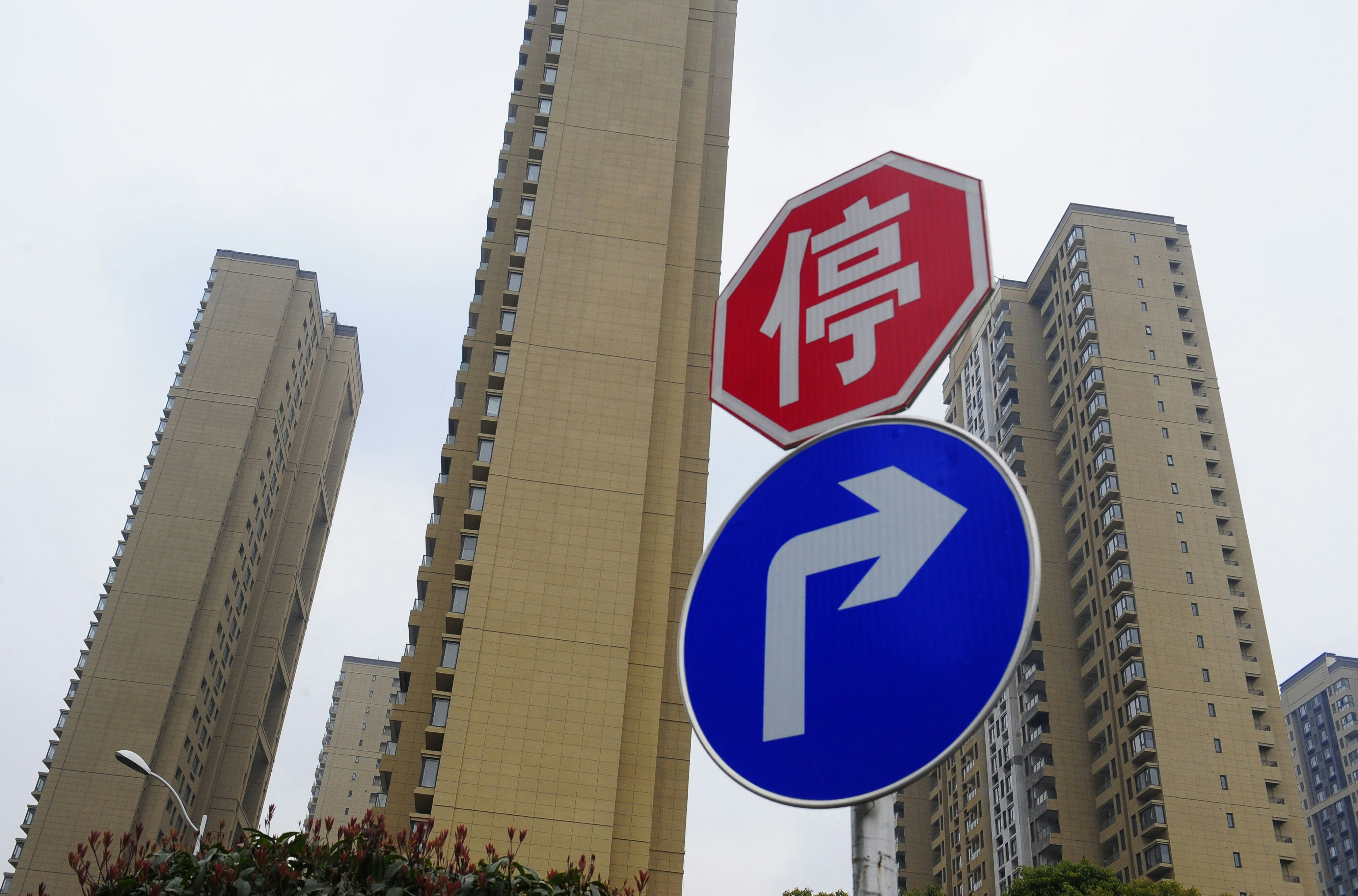 中国经济K型分化｜出口火热与消费投资低迷的温差持续扩大