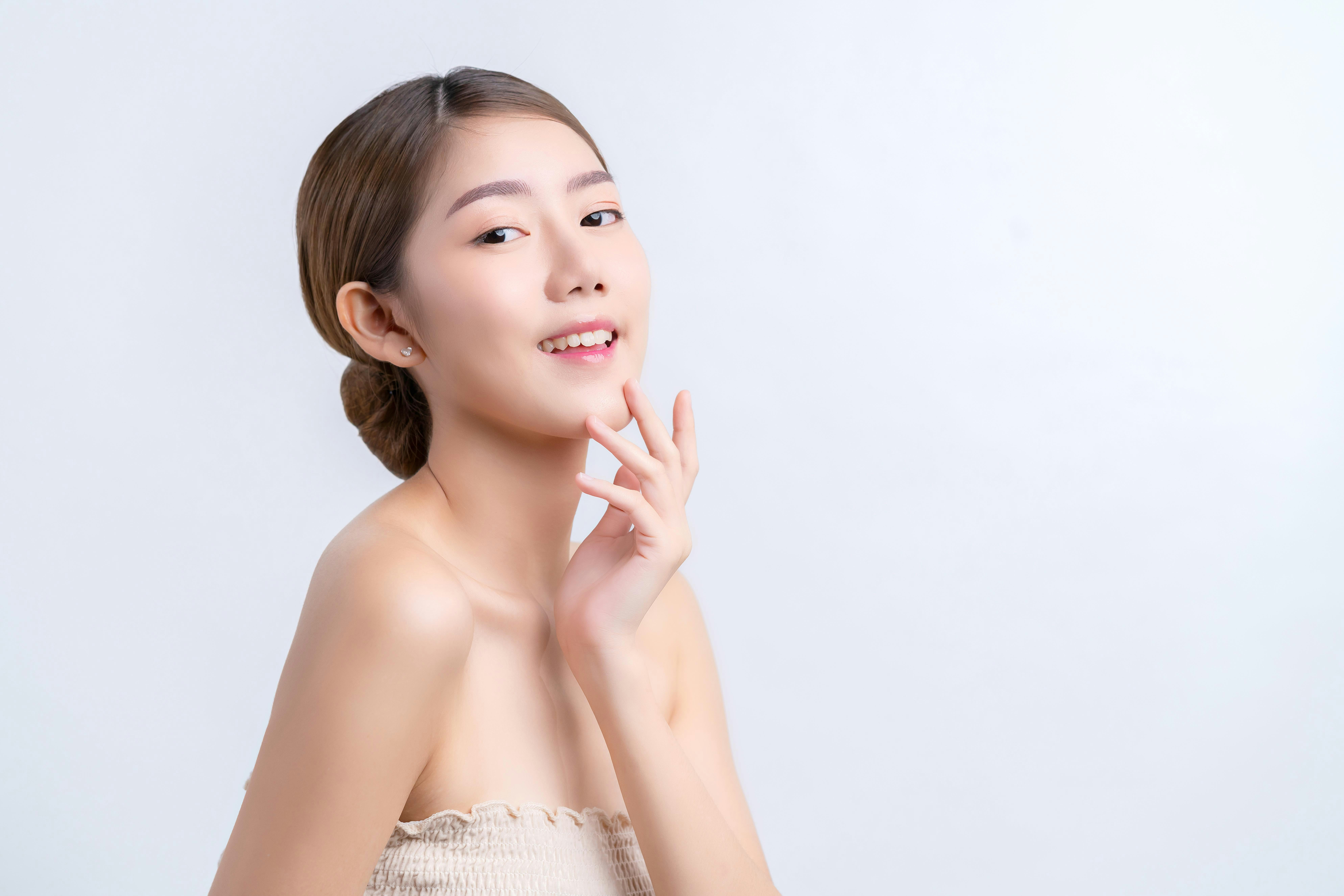 美白产品迟迟不见效？可能是防晒未配合、肌肤屏障受损、生活习惯不佳等（FREEPIK）