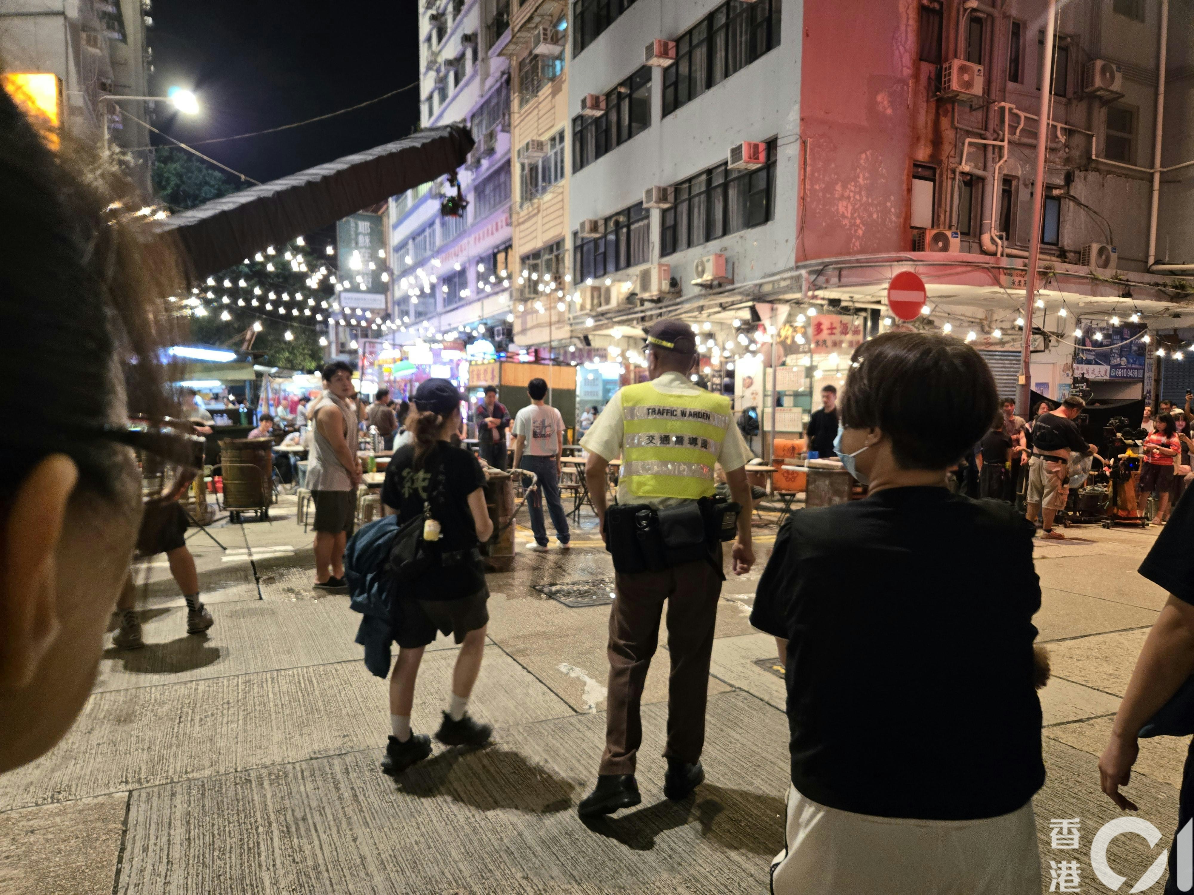市民热情围观