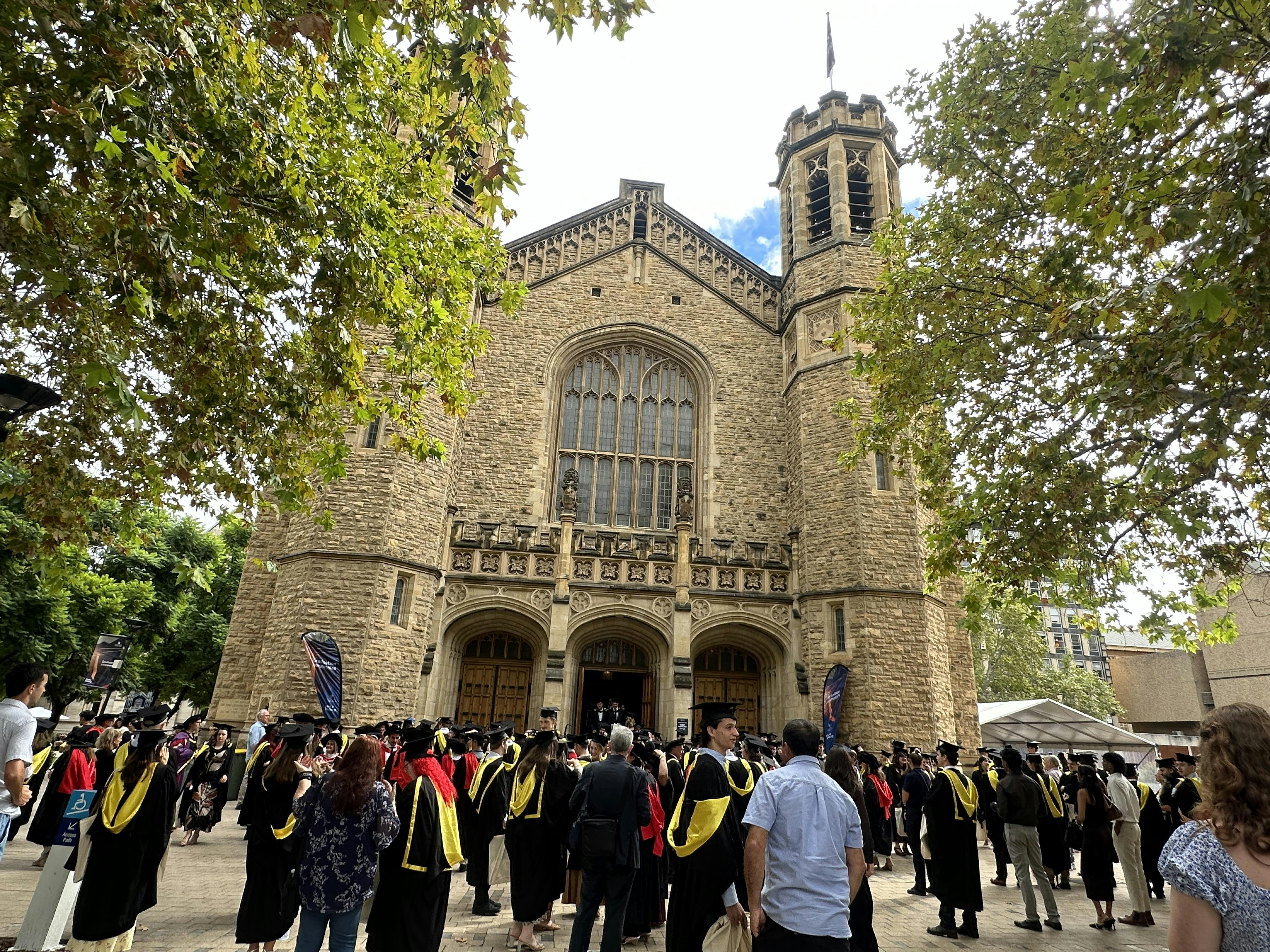 探访南澳名校阿德莱德大学：医疗科技与飞行训练的梦幻留学地