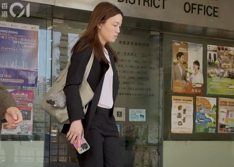 女高级督察麦慧君作证时表示，早察觉被告与事主异常亲密