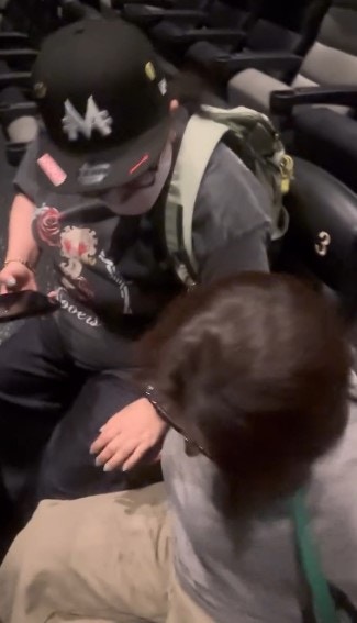 纠纷中劝架者照片